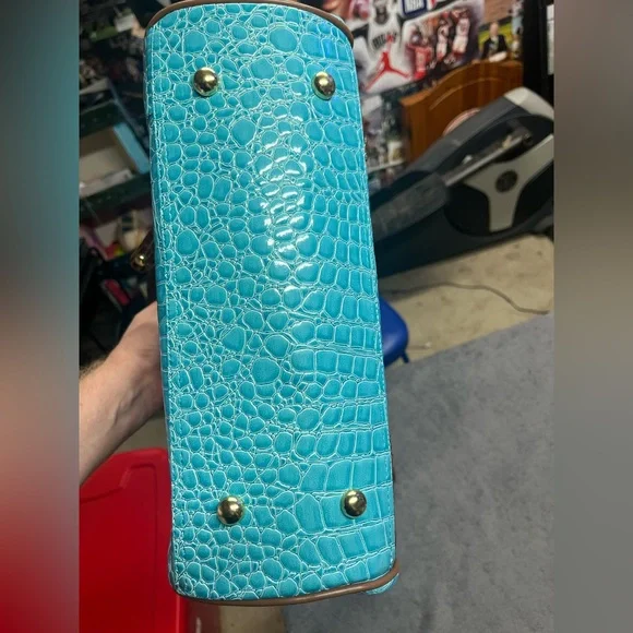 🔥 Croc-Embossed Samantha Brown Aqua Dowel Bag - Picture 4 of 10